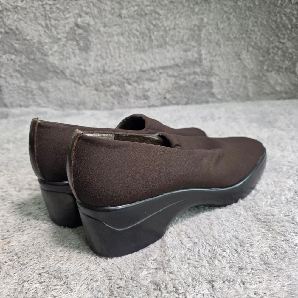 Stuart Weitzman brand stuart